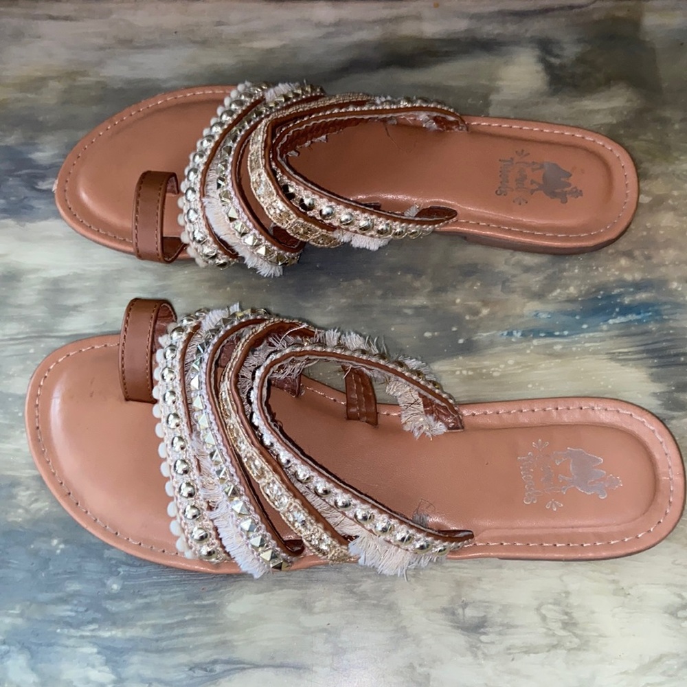Camel threads sandals size 11